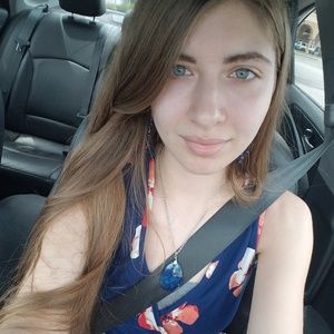 Meet your Posher, Kayla